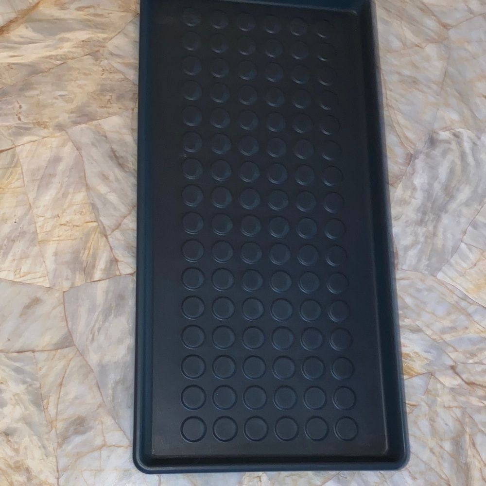 Black Rubber Tray em‎ is the BAGGMUCK shoe tray from IKEA - Picture 5 of 8